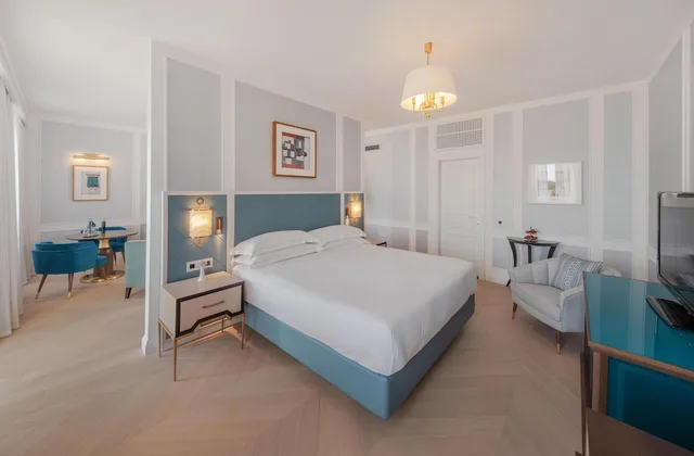 جناح ديلوكس بسرير كينج بإطلالة على البحر، Hilton Imperial Dubrovnik 2/4