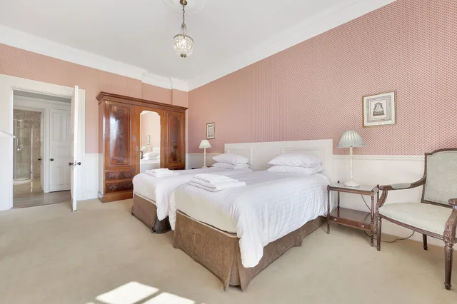 Highgrove, Suite, 2 King Beds, 1 Double and 1 Single Bed، No 1 The Mansions By Mansley 8/10