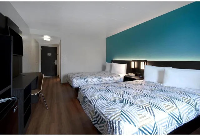 غرفة بسريرين مزدوجين، Motel6 Merrillville, IN 1/5