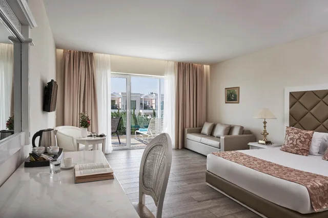 غرفة سوبيريور بإطلالة على المسبح، Sandy Villas Resort 1/1
