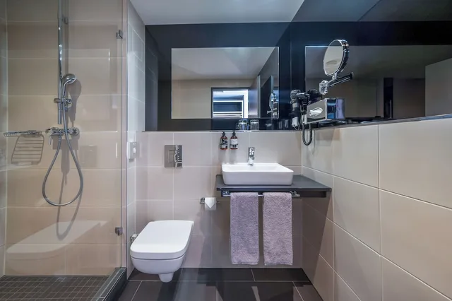 Inner, Innside, Courtyard, Twin Beds، Hotel INNSiDE by Melia Berlin Mitte 3/3