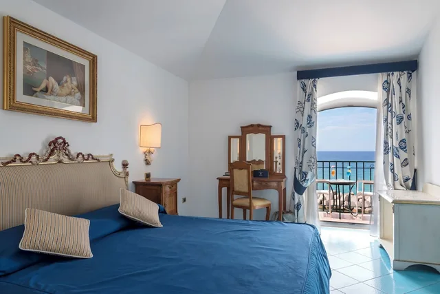 غرفة سوبيريور بسرير كوين بإطلالة على البحر بشرفة، Villa Sirio Hotel 2/7
