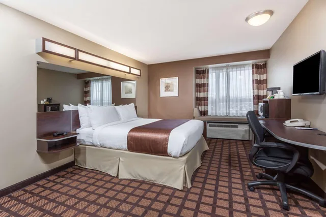 جناح بسرير كينج مع أريكة، Microtel Inn Suites By Wyndham Timmins 3/10