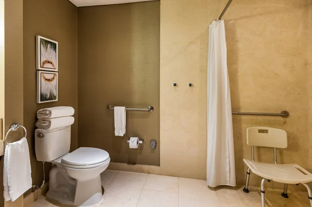 غرفة سوبيريور بسرير كينج مع أريكة، Courtyard By Marriott Bogota Airport 5/7