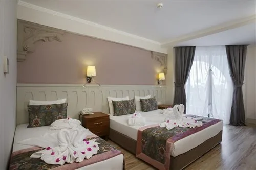 غرفة عائلية بإطلالة على المسبح، SIDE CROWN SERENITY 2/3