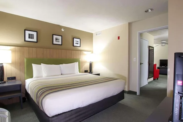 غرفة بسرير كينج لذوي الإعاقة، Country Inn & Suites by Radisson, West Valley City, UT 4/10