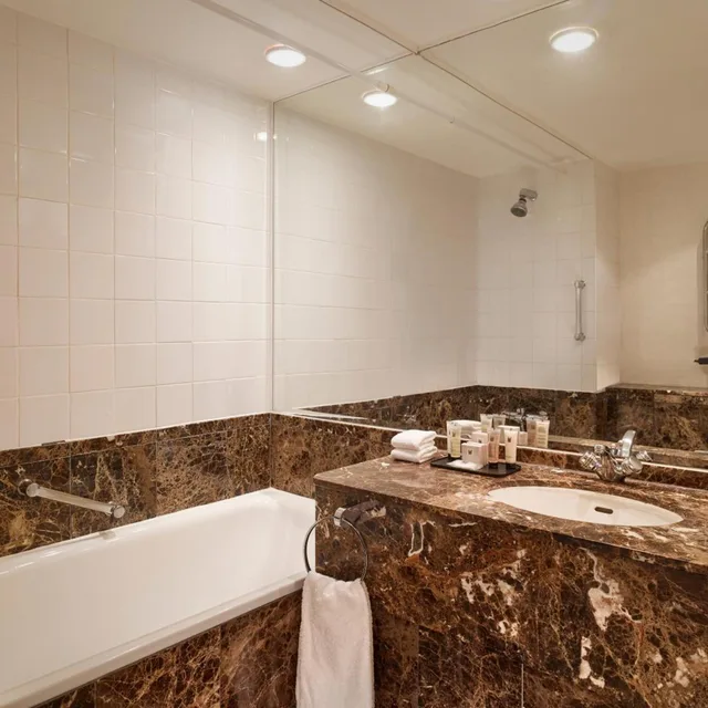 غرفة كلوب مفردة، Millennium Hotel and Conference Centre Gloucester London 8/8