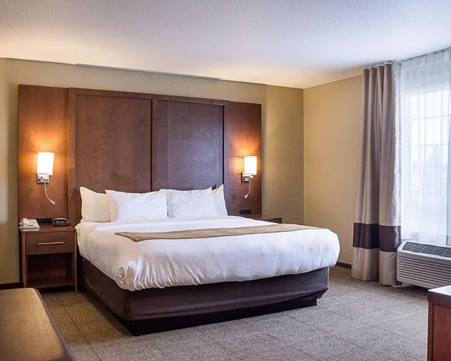 جناح بسرير كينج وسرير كوين، Comfort Suites Minot South 2/2