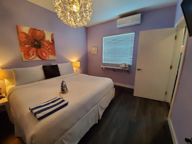 غرفة بسرير كوين وسرير فردي، M Boutique Hotel 1/2