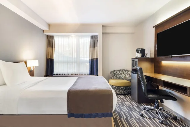 غرفة بسرير كوين، Microtel Inn & Suites by Wyndham Mont Tremblant 7/10