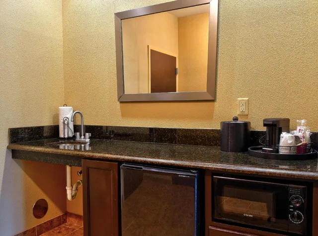 استوديو بسرير كينج مع أريكة لذوي الإعاقة، Hampton Inn & Suites Jacksonville - Beach Boulevard/Mayo Clinic Area 10/10