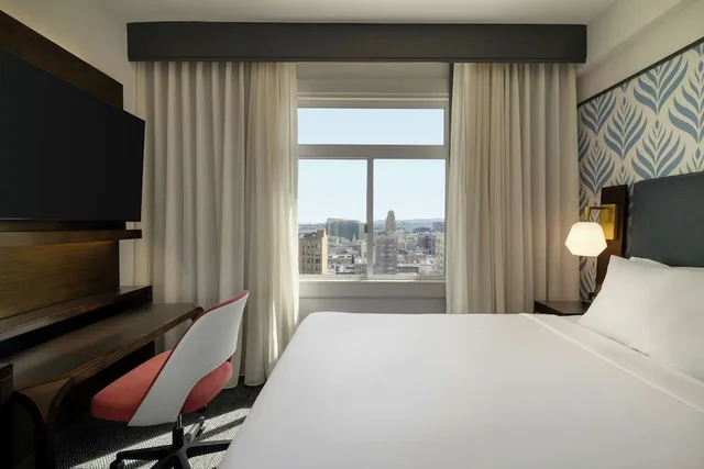 غرفة بسرير كوين بإطلالة على المدينة، Courtyard by Marriott San Francisco Union Square 1/8