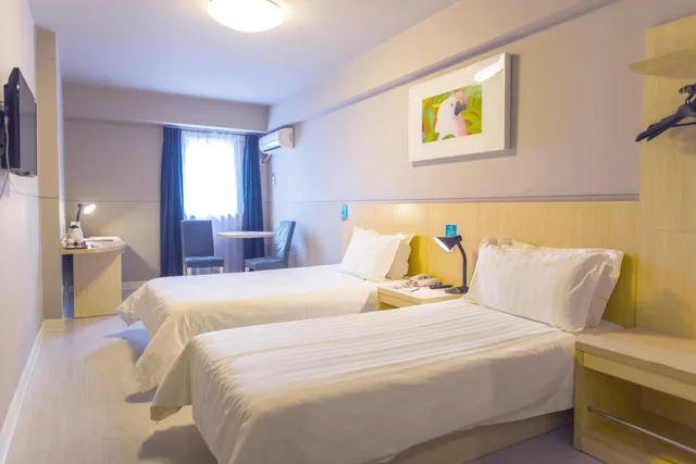 غرفة قياسية بسريرين منفصلين، Jinjiang Inn (Xi'an Exhibition Center Zhangba East Road) 1/4