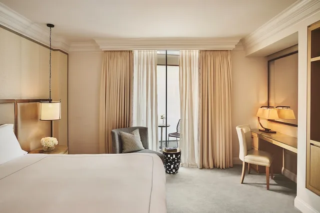 Courtyard, King Bed، THE BERKELEY HOTEL 1/5
