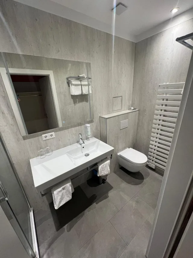 غرفة بسرير كينج، Hotel Caroline 7/8