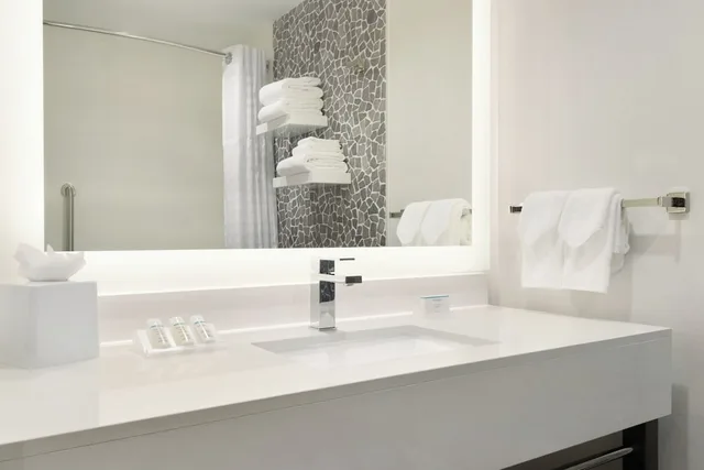 غرفة بزنس بسريرين كوين، Hilton Garden Inn Calgary Downtown 1/3