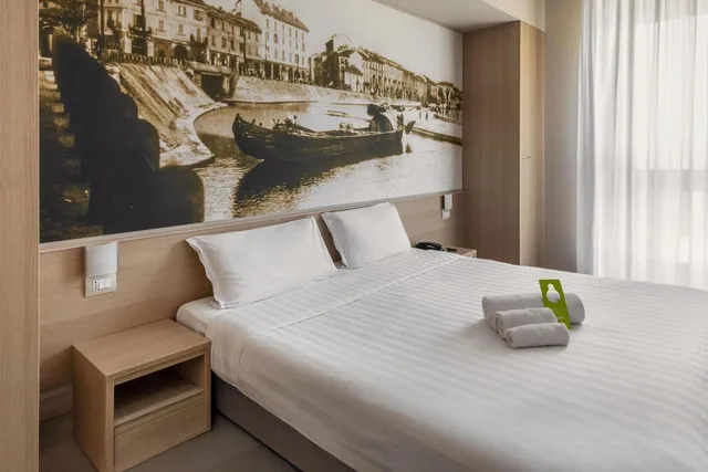 Room, Queen Bed, B&B Hotel Milano Portello 7/10