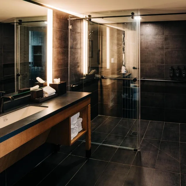 جناح، Quality Inn Bardstown 4/4