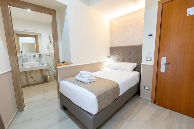 Deluxe, Single, Balcony, Hotel Maximus 2/8