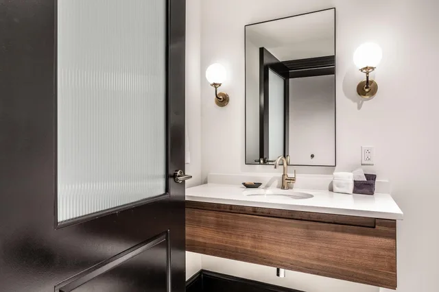 غرفة بسرير كينج، Bottleworks Hotel 1/5