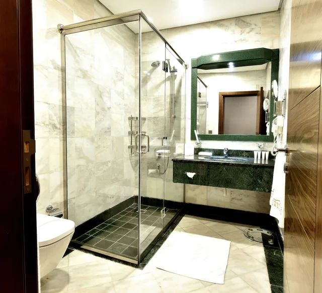 جناح جونيور بسرير كينج بإطلالة على المدينة مع أريكة، فندق إيريديوم 70(Iridium 70 Hotel) 3/3