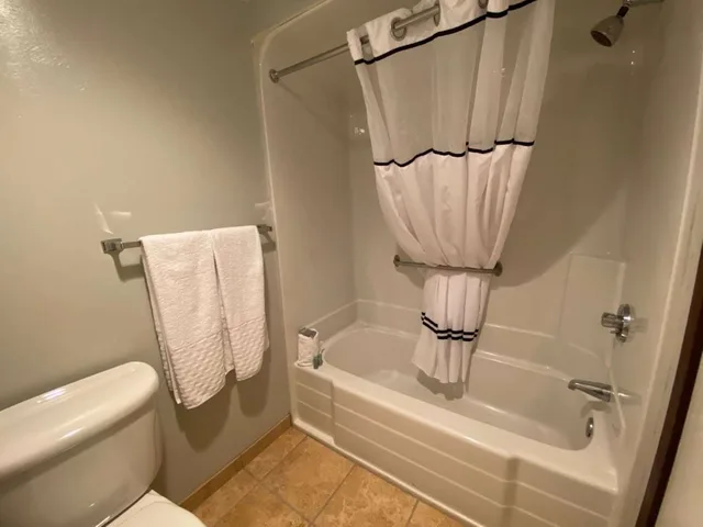 جناح بفراش فوتون وسرير كينج، Best Western Sheridan Center 3/3