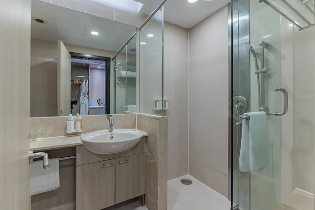غرفة بريميوم بسرير كينج مع دخول الصالة، Holiday Inn Vista 8/10