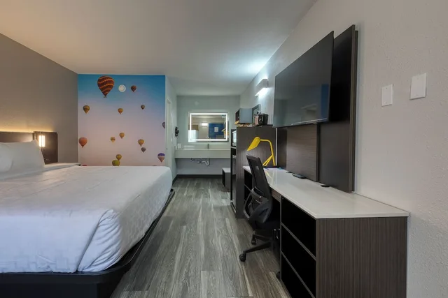 غرفة قياسية بسرير كينج، Clarion Pointe Decatur River City 5/10