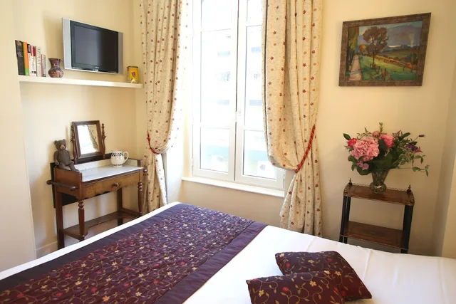 غرفة بسرير مزدوج بإطلالة على المدينة، Hotel Des Celestins 2/3