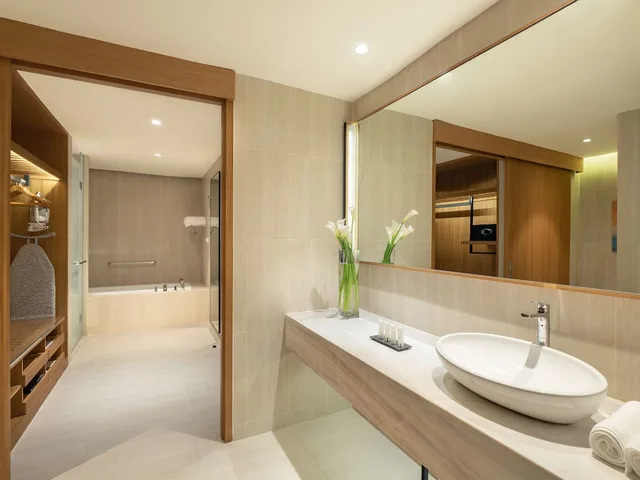 Executive, Suite, King Bed, Golf Course View، Radisson Golf And Convention Center Batam 5/5