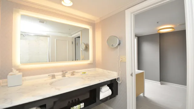 Superior, 2 Double Beds, InterContinental Kansas City at the Plaza 2/2