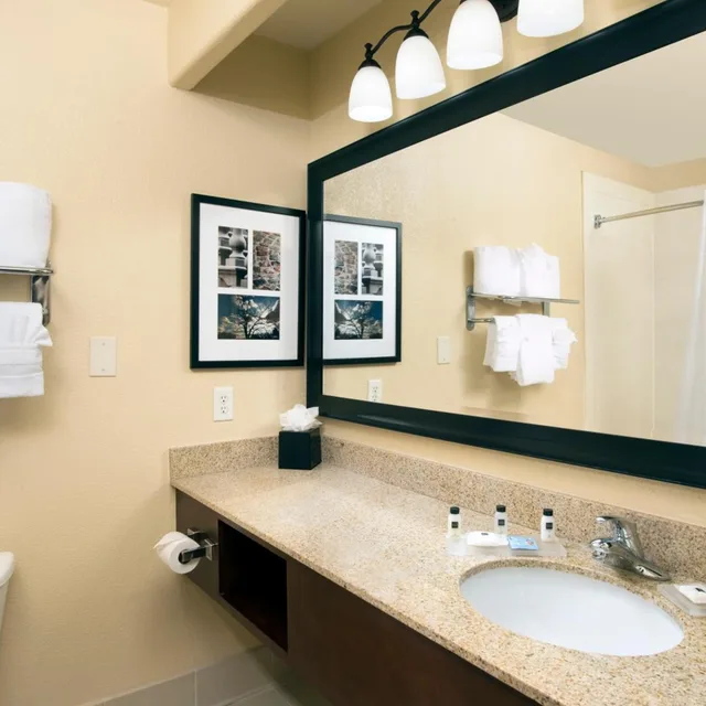 جناح بسرير كينج مع أريكة، Country Inn & Suites by Radisson, Humble IAH East 3/3