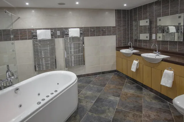 جناح تنفيذي بسرير كينج بحوض جاكوزي، Best Western Premier Suites Hotel & Spa Liverpool-Knowsley 4/4