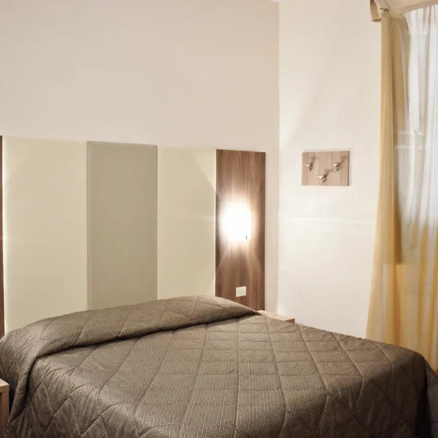 غرفة اقتصادية ثلاثية، Hotel Arno Bellariva 3/8