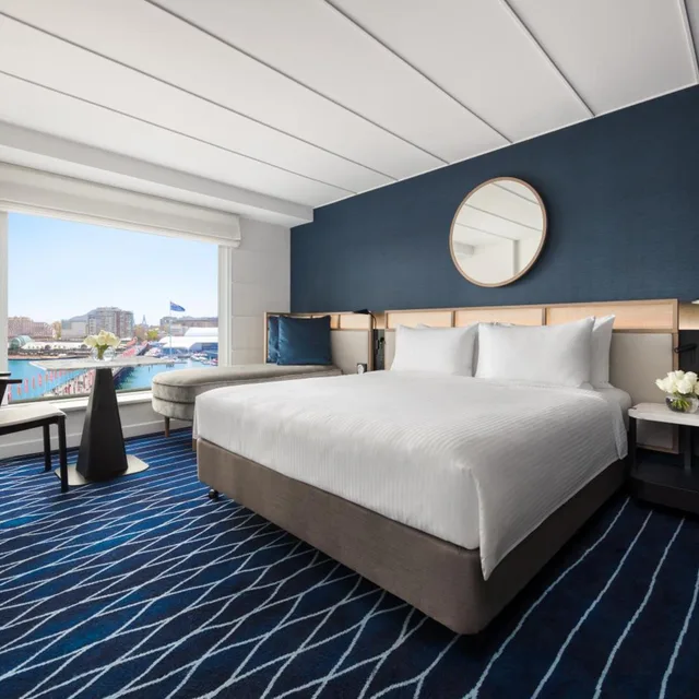 غرفة بسرير كينج بإطلالة على المرفأ في طابق مرتفع، HYATT REGENCY SYDNEY 1/8