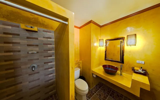 غرفة ديلوكس بسرير كينج بإطلالة على الجبل بشرفة، Andamanee Boutique Resort Aonang Krabi 4/4