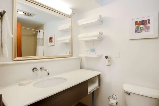 استوديو بسرير كينج، Hampton Inn Anchorage 3/5