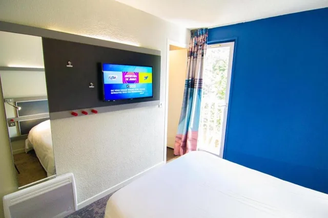 غرفة قياسية بسرير كوين وسرير مزدوج، Enzo Hotels Trappes by Kyriad Direct 6/10