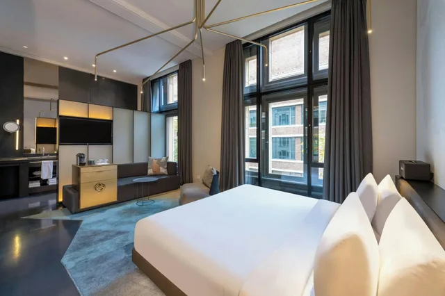 جناح سوبيريور بسرير كينج، W Amsterdam 1/10