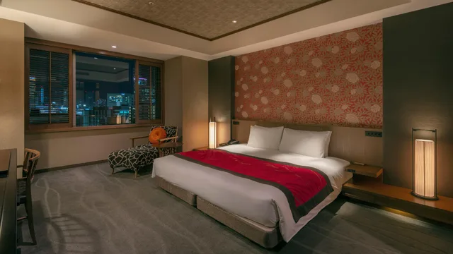 Oriental, Standard, King Bed, City Side, Night View، Oriental Hotel 1/1