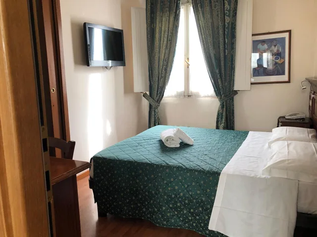 Room, Double Bed, Le Due Fontane 1/8