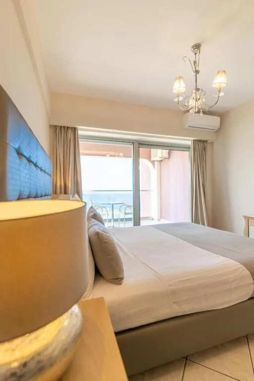 غرفة ديلوكس بسرير مزدوج بإطلالة على البحر، Balcony Hotel 4/8