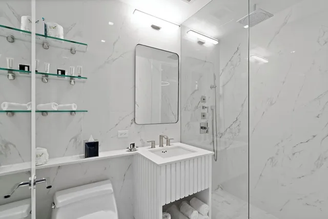 City, Executive, Studio, Suite, King Bed, Skyline View، The Gotham Hotel 3/3