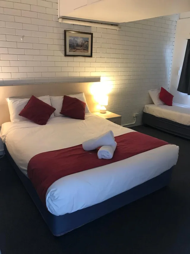 غرفة قياسية بسرير مزدوج أو سريرين منفصلين، KAPUTAR MOTEL - NARRABRI 1/2