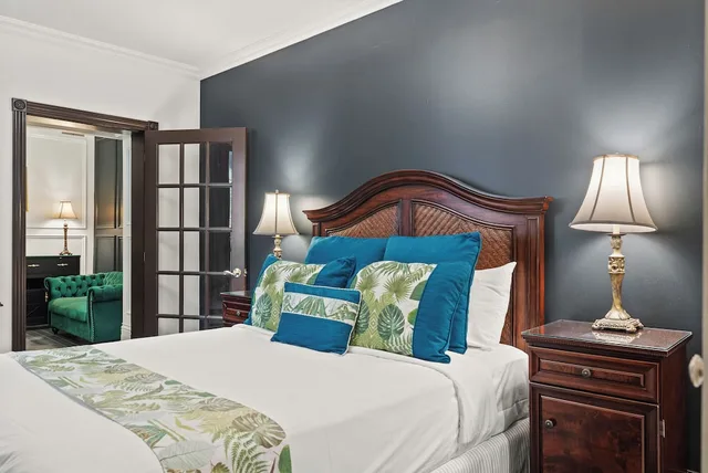 جناح بسرير كوين، Hotel Le Clos Saint-Louis 10/10