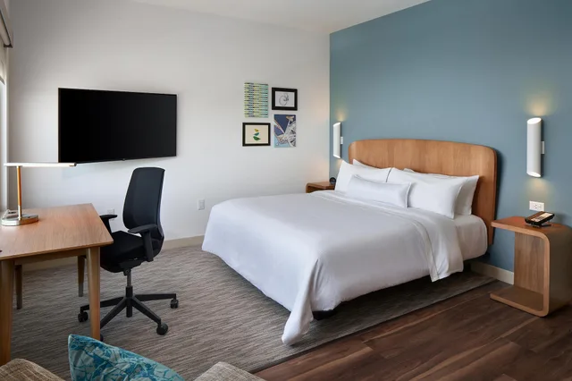 Studio, King Bed, Sofa, Element Orlando International Drive 2/4