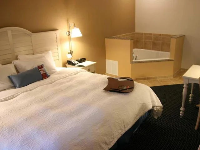 استوديو بسرير كوين مع أريكة لذوي الإعاقة، Hampton Inn & Suites Cape Cod-West Yarmouth 3/6