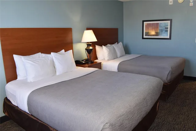 Business, 2 Queen Beds, Quality Inn and Suites Garden Of The Gods 1/1