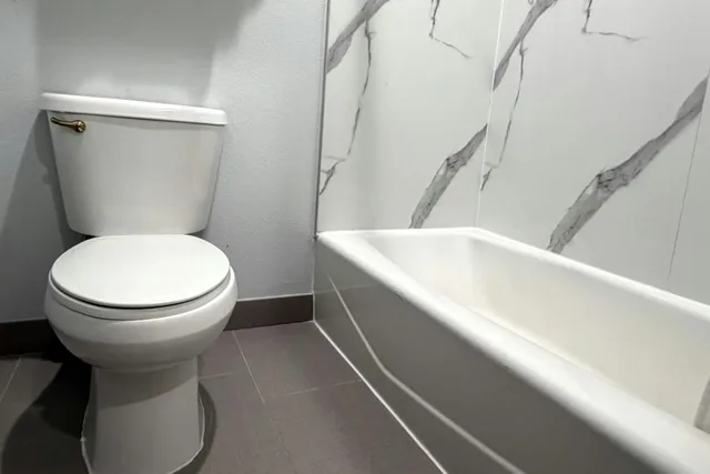 غرفة بسرير كينج بمطبخ صغير لغير المدخنين، Hotel Royale IAH Airport North Houston I-45 4/7
