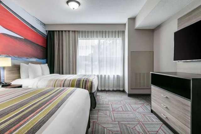 جناح بسريرين كوين مع أريكة، Clarion Pointe Columbus-Bradley Park 1/3